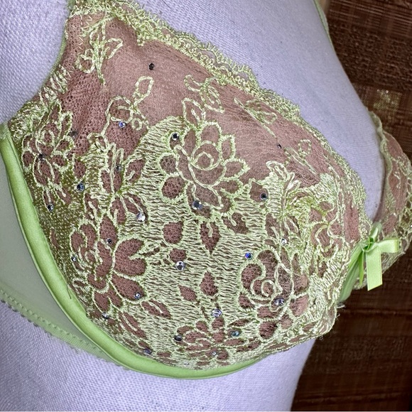 NWT! Victoria’s Secret Lace Rhinestone Push Up Bra - Picture 3 of 5